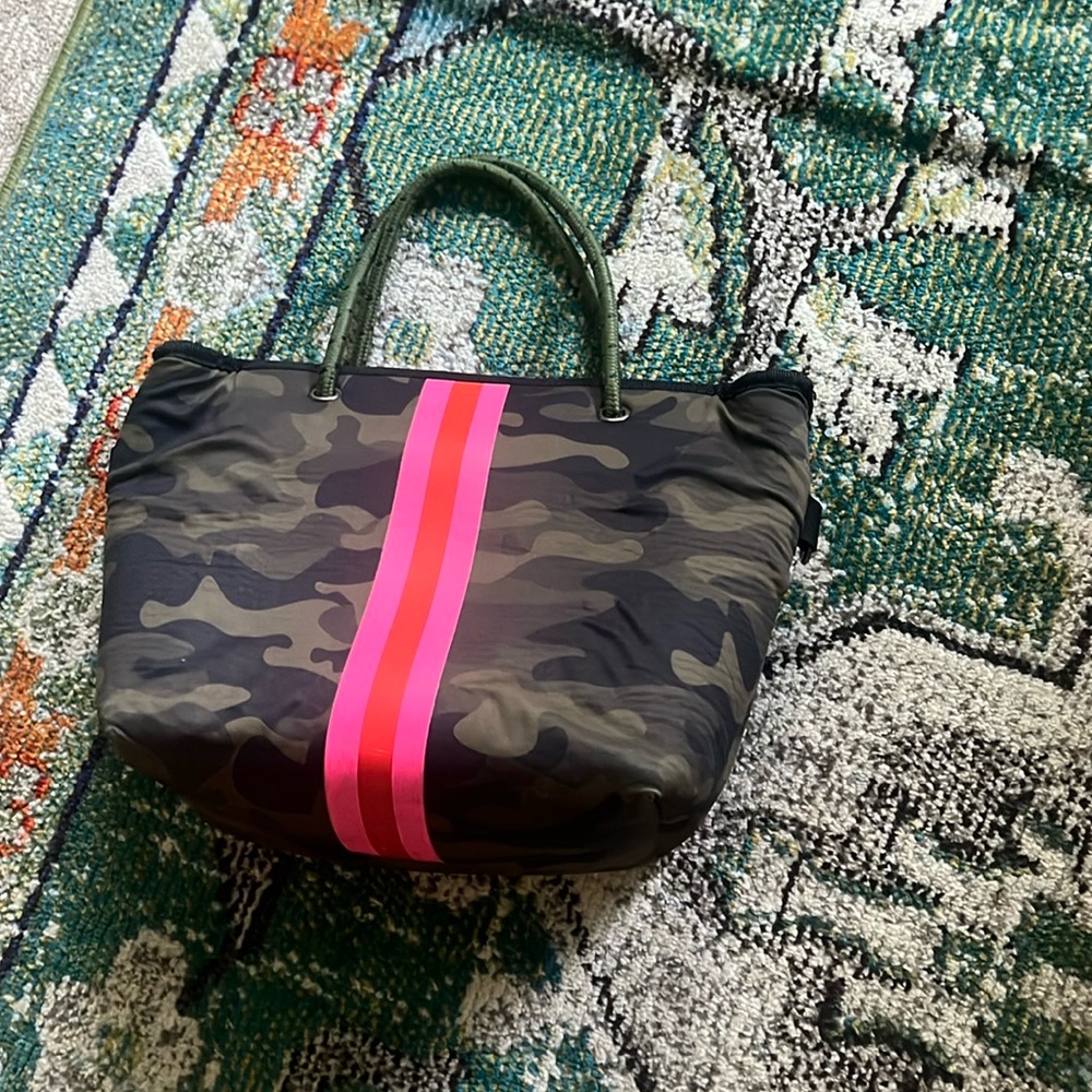 A Huate shore tote camo bag.